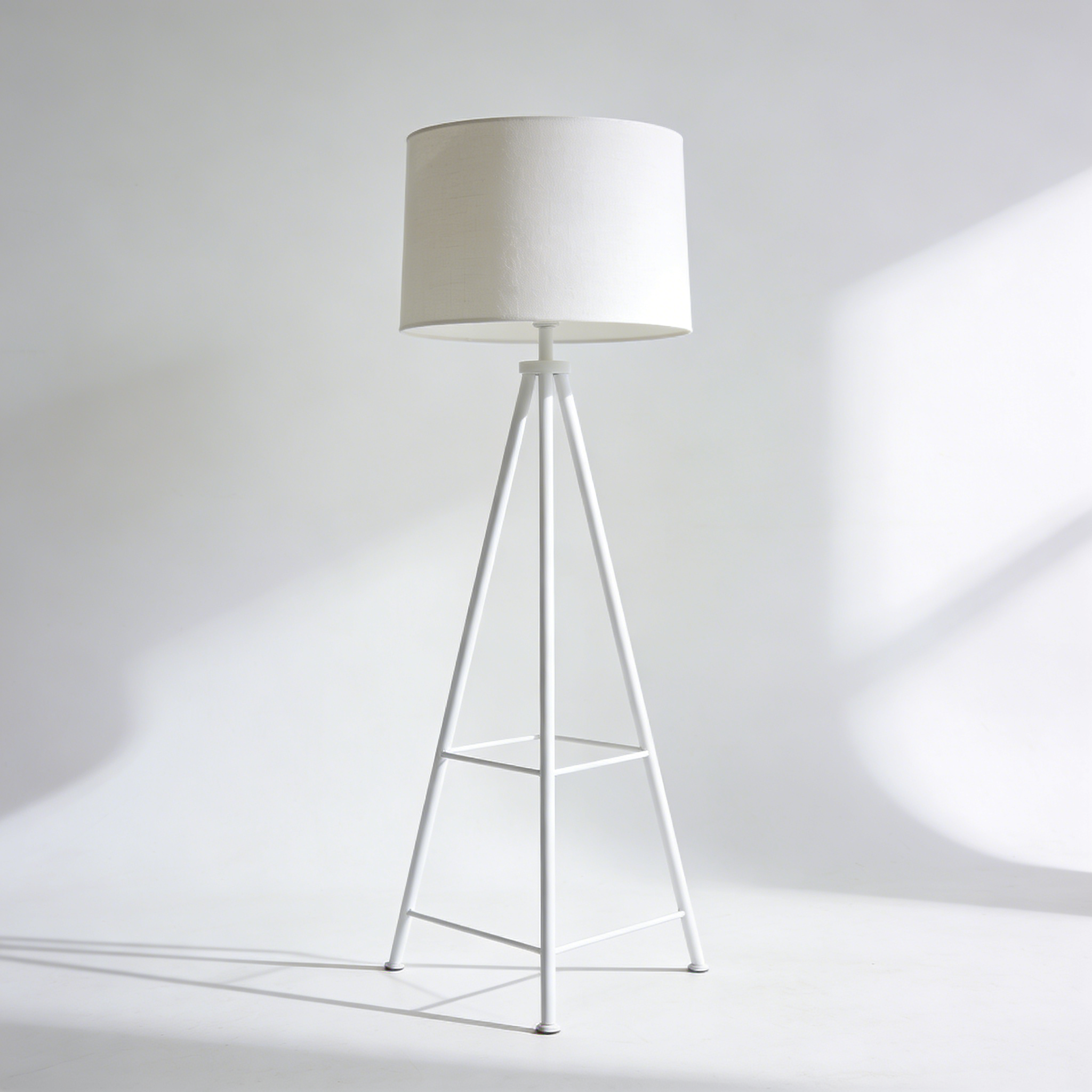 Arc Marble Stehlampe - Marmor Modern Design auf weißem Hintergrund