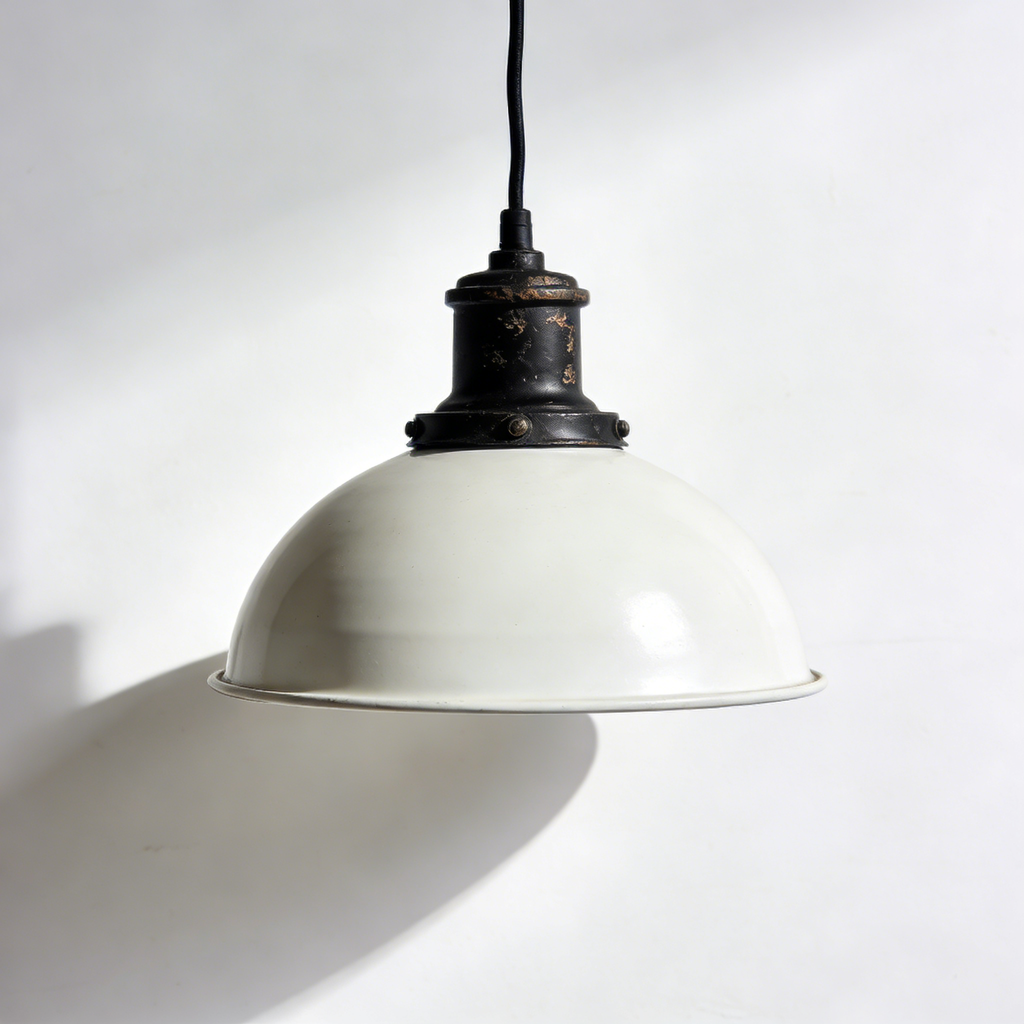 Industrial Spotlight Stehlampe - Metall Industriell Design auf weißem Hintergrund